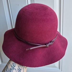 Women's Wool Felt Sun Hat in Burgundy Beetroot Wine Berry